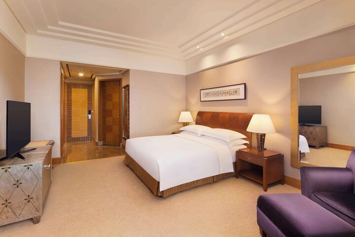 Room 12 of 96