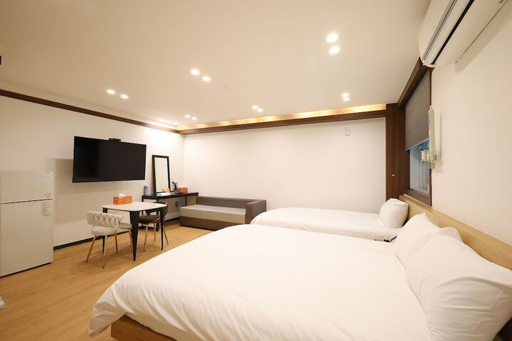 Room 28 of 75