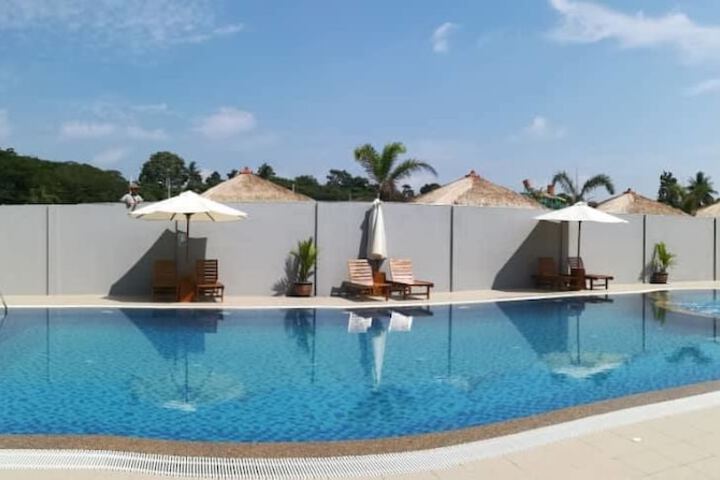 Pool Hotel