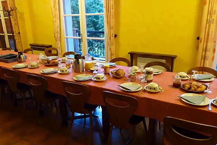 Dining 11 of 18