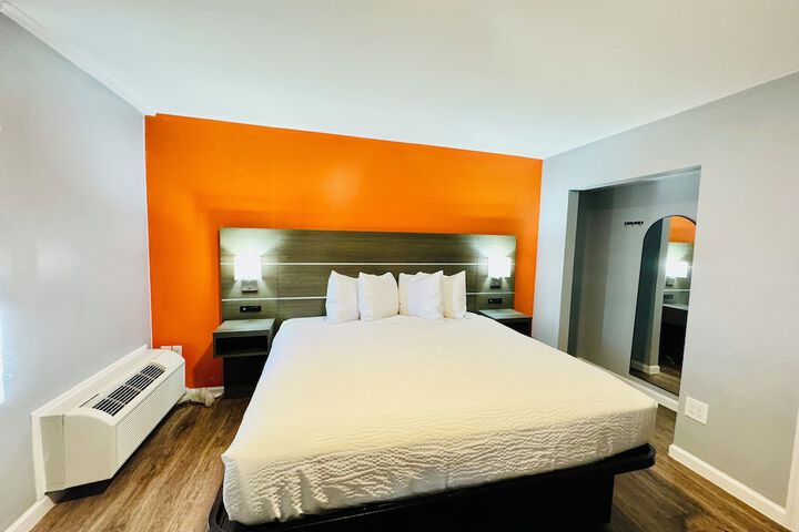 1 King Bed (7 of 7)
