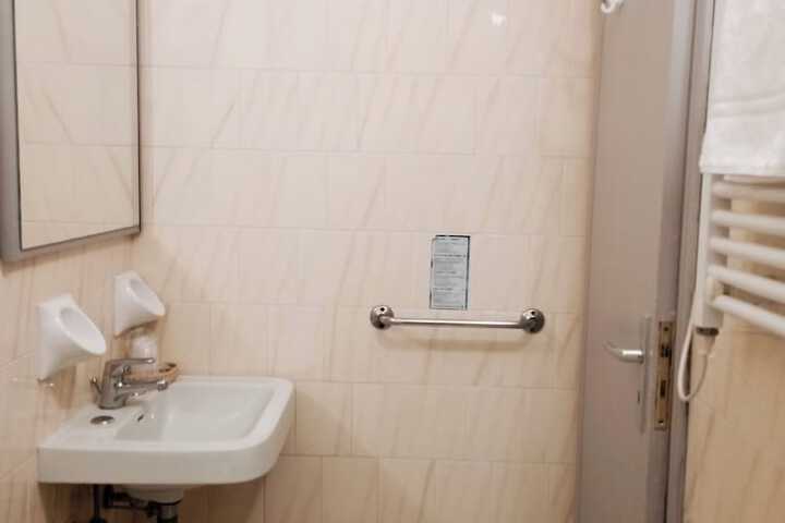 Room 53 of 90