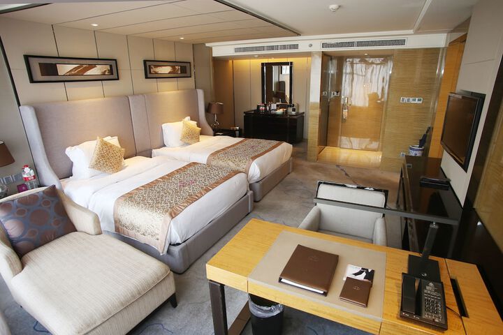 Room 7 of 33