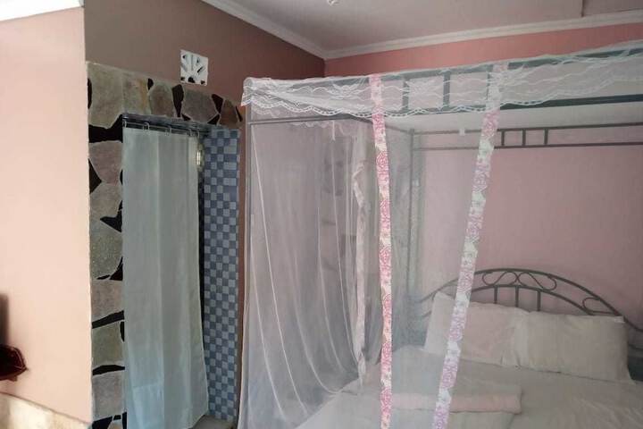 Room 4 of 10