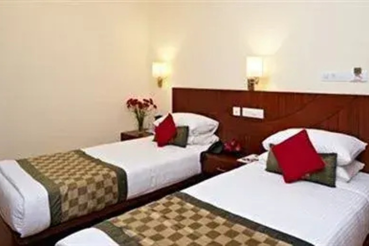 Room 5 of 8