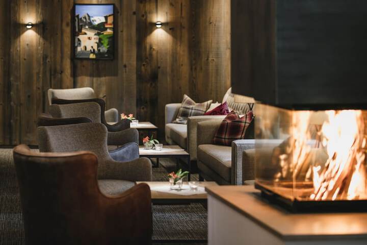 Entrance & Lobby