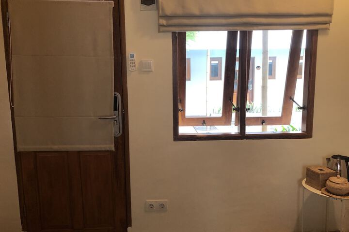 Room 6 of 27