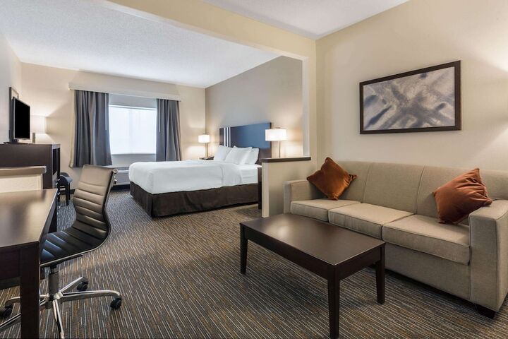 1 King Bed (1 of 8)