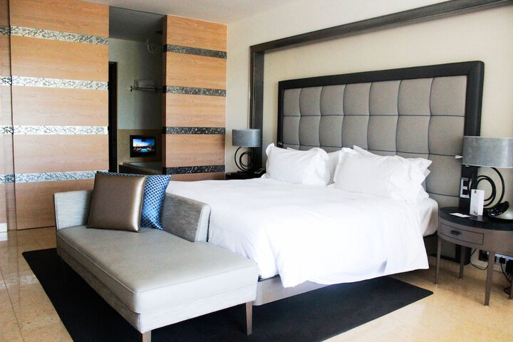 Room 10 of 200