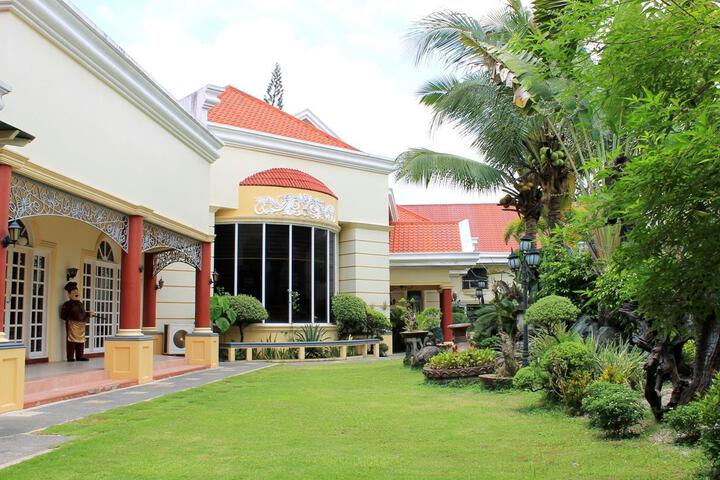 Hotel Exterior 2 of 6