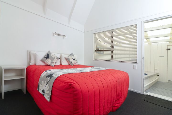 Room 3 of 82