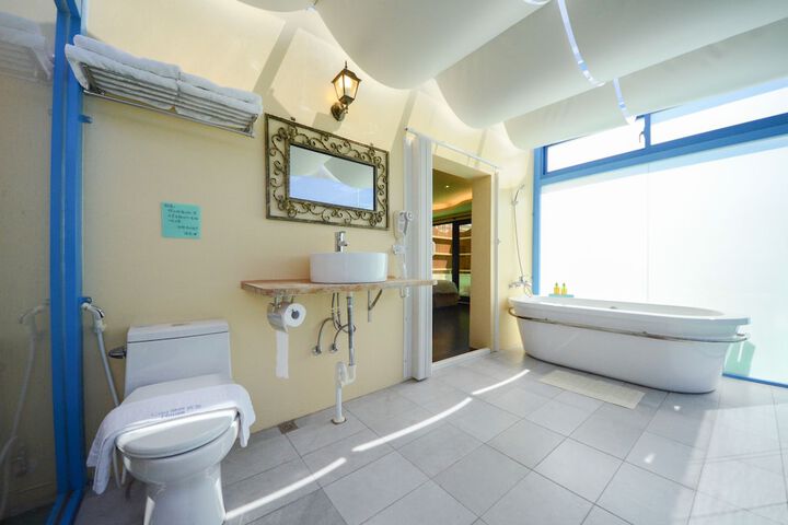 Room 43 of 47
