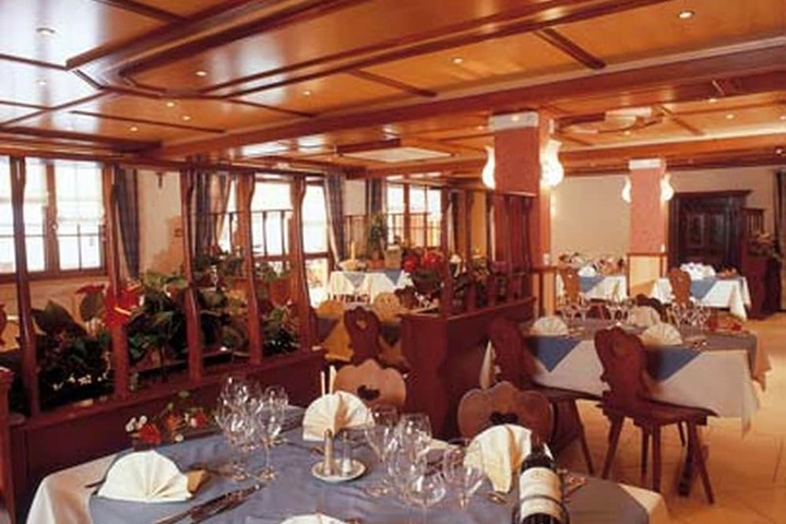 Dining 6 of 12