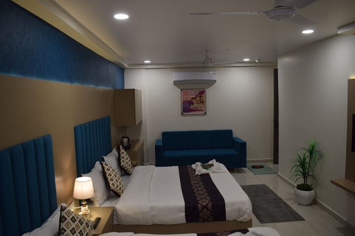 Room 10 of 26