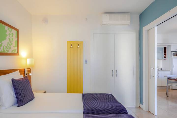 Room 15 of 196