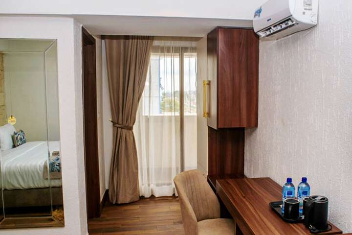 Room 13 of 30
