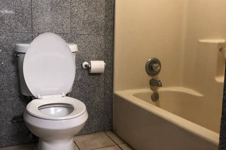 Room 32 of 51