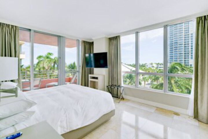 Room 251 of 318