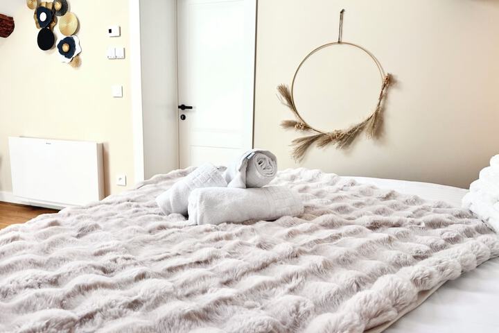 Room 25 of 99
