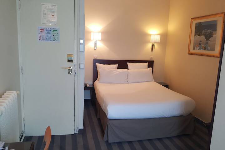 Room 14 of 65