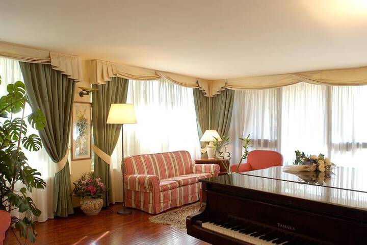 Entrance & Lobby