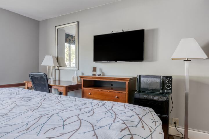 1 King Bed (8 of 15)
