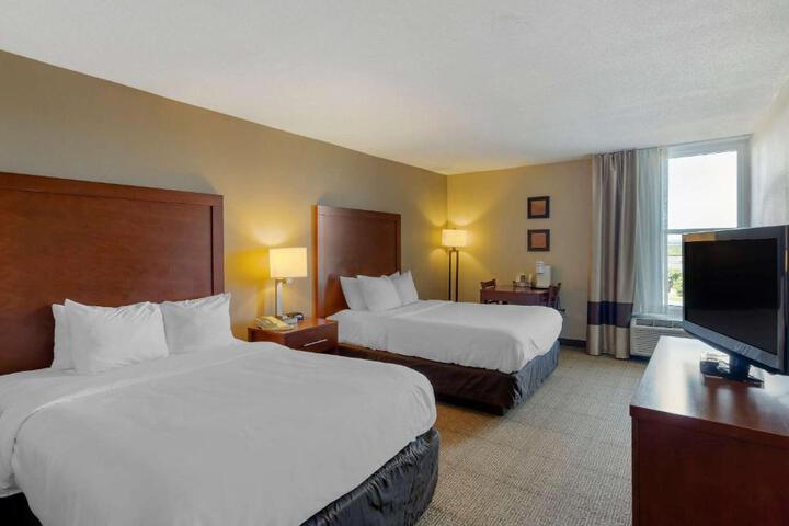 2 Double Beds (3 of 7)