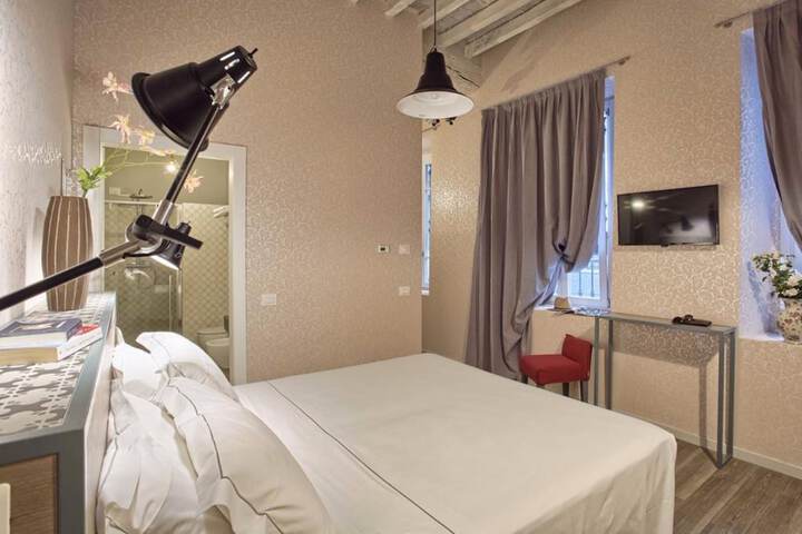 Room 10 of 43