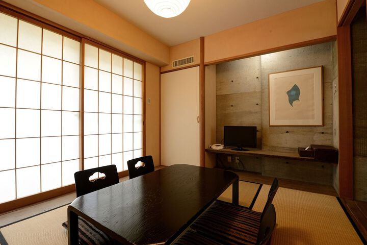 Room 22 of 115