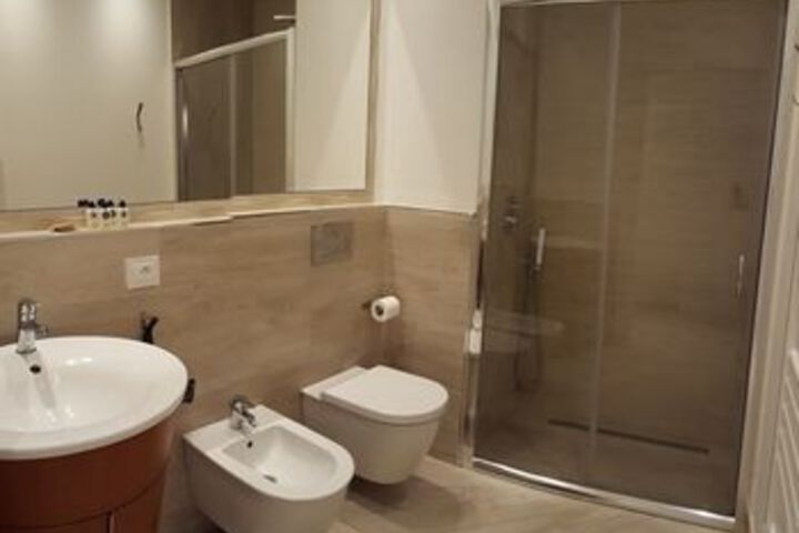 Room 4 of 71