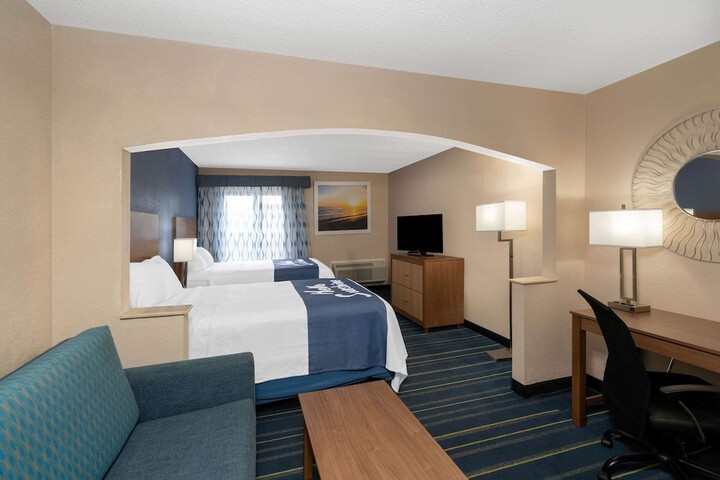 Double Accessible King Size Bed (4 of 8)