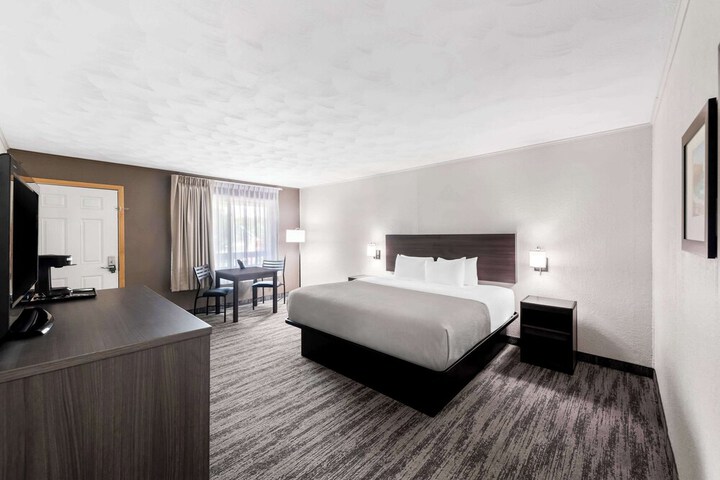 Room 4 of 38