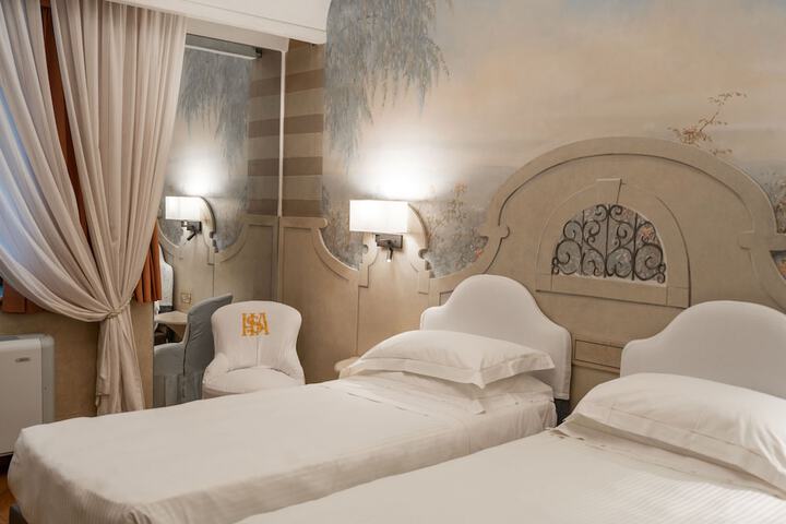 Room 30 of 76