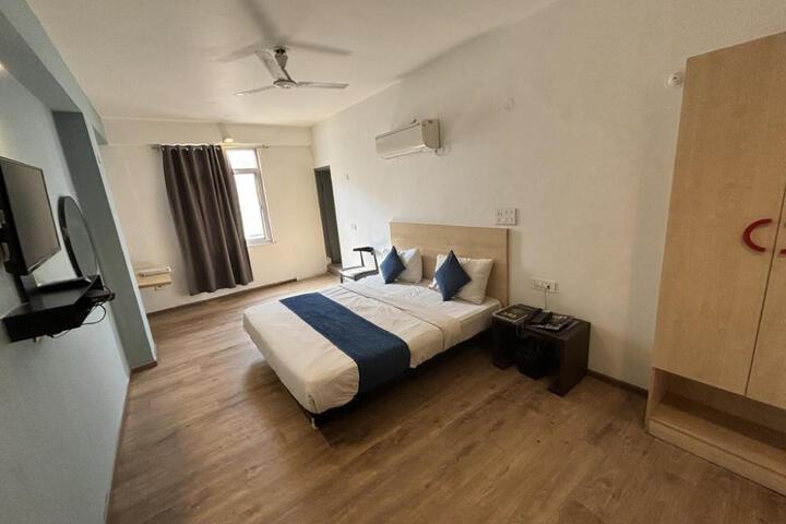 Hotel Luxurs