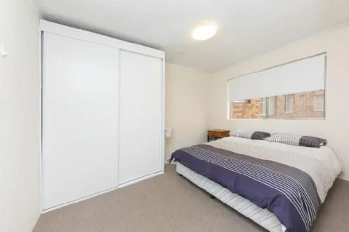 Room 5 of 11