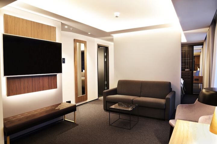 Room 22 of 97