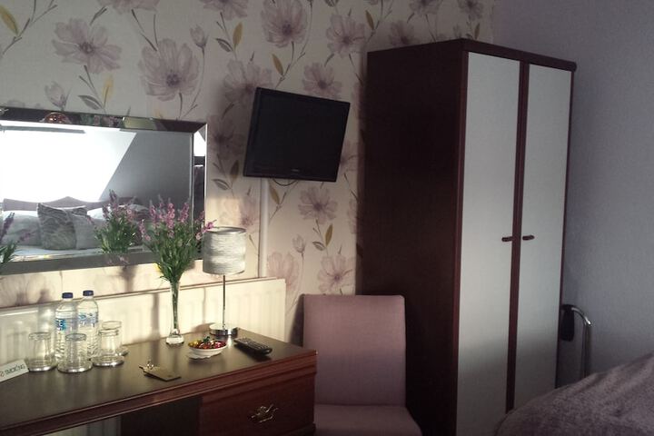 Room 14 of 33