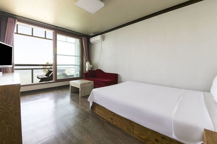 Room 3 of 51