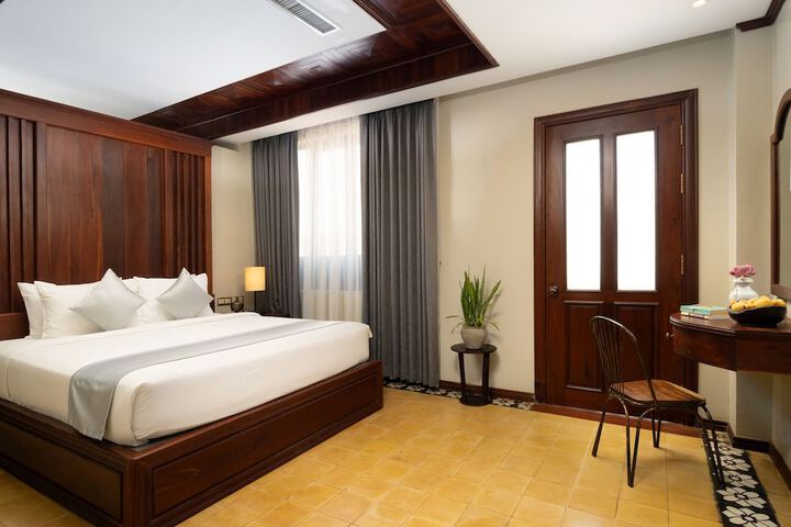 Room 28 of 79