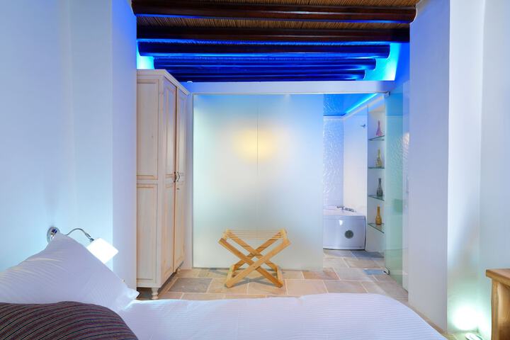 Room 4 of 40