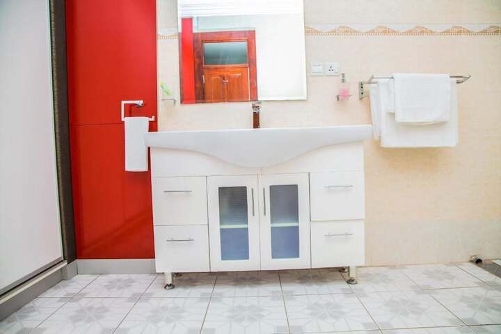 Room 9 of 14