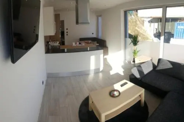 Room 6 of 19