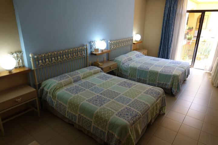 Room 4 of 27