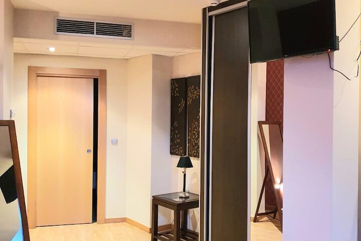 Room 10 of 46