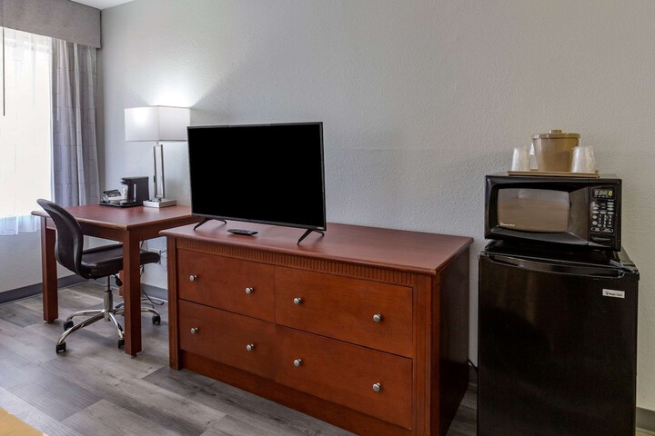 1 King Bed (7 of 12)