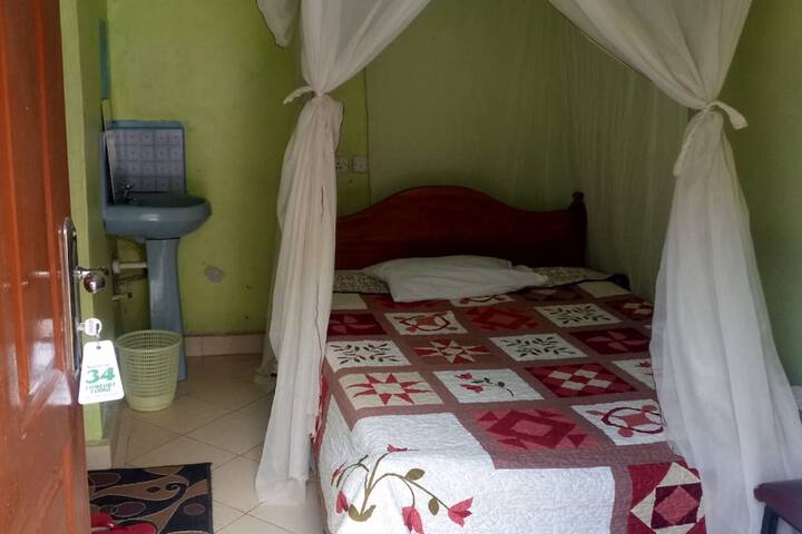 Room 6 of 11