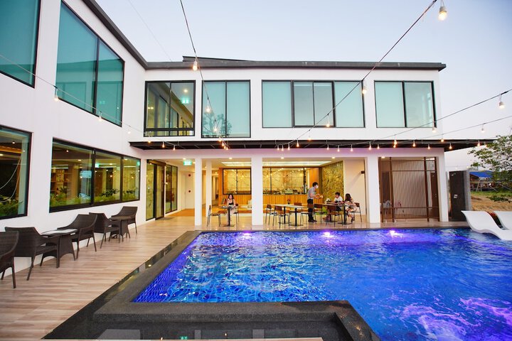 Pool 51 of 88