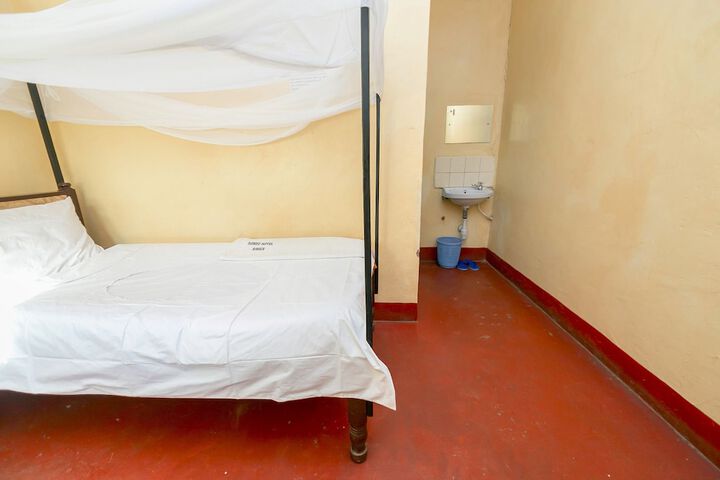 Room 8 of 18