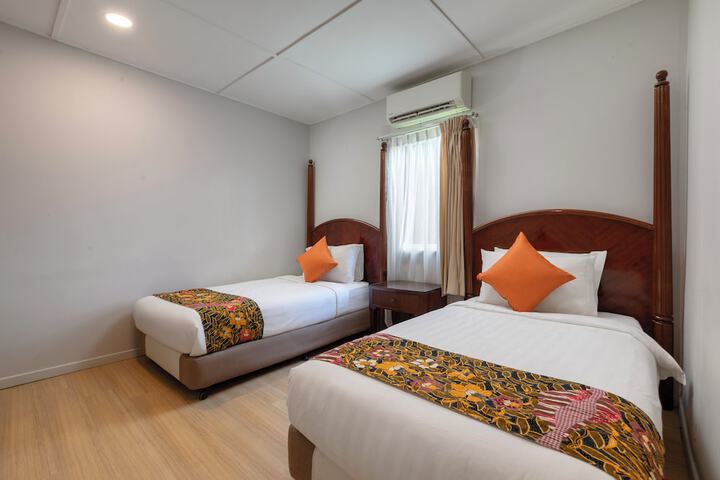 Room 26 of 80