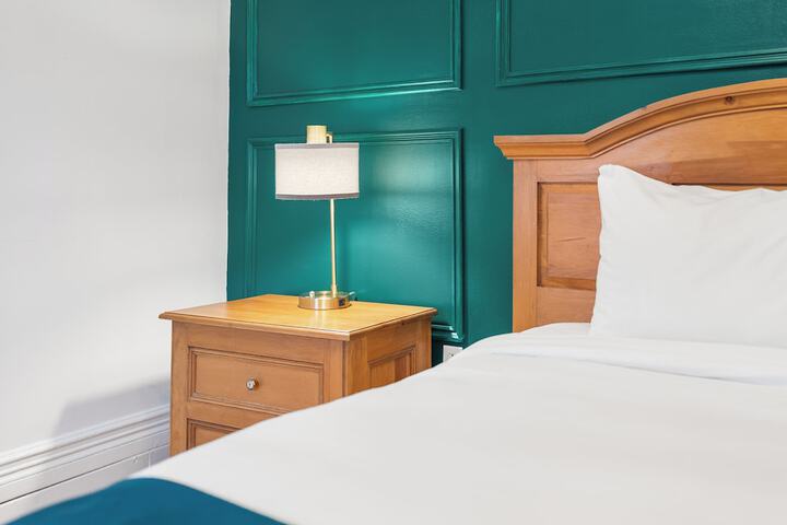 Room 25 of 115